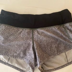 Lululemon Athletica, Speed-up Shorts 2.5, Dots, Black/White, Size 2